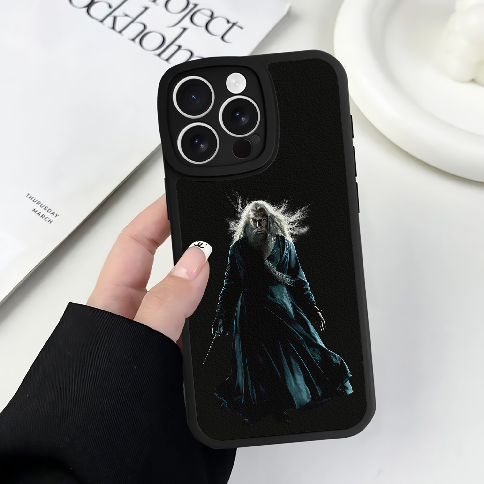 （画像用） Harry Potter ハリー・ポッターシリーズ 【iPhone 16シリーズ対応】シリコンスマホケース（レザー調） 材質：シリコン